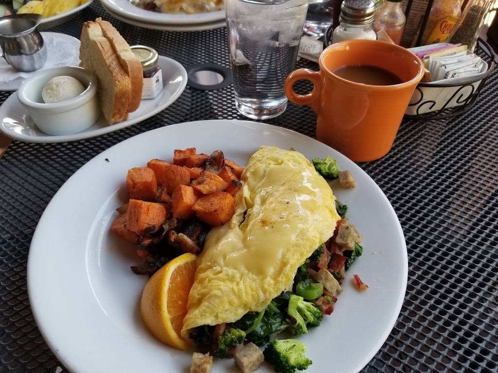 Bandannas Bar & Grill | restaurant | 2001 Thaynes Canyon Dr, Park City, UT 84060, USA | 4359405090 OR +1 435-940-5090