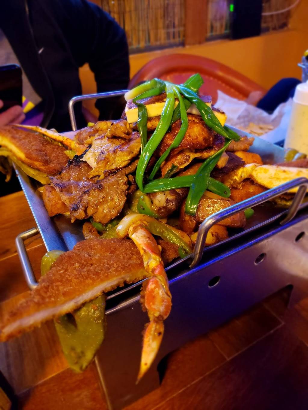 Mariscos Marias | restaurant | 2215 S Vermont Ave, Los Angeles, CA 90017, USA | 3237313108 OR +1 323-731-3108