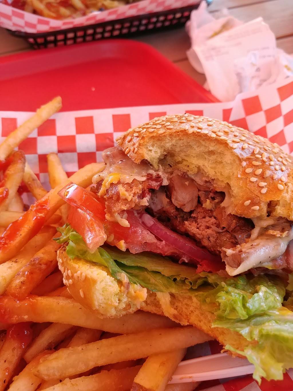 Phyllis Giant Burgers | restaurant | 2202 4th St, San Rafael, CA 94901, USA | 4154560866 OR +1 415-456-0866