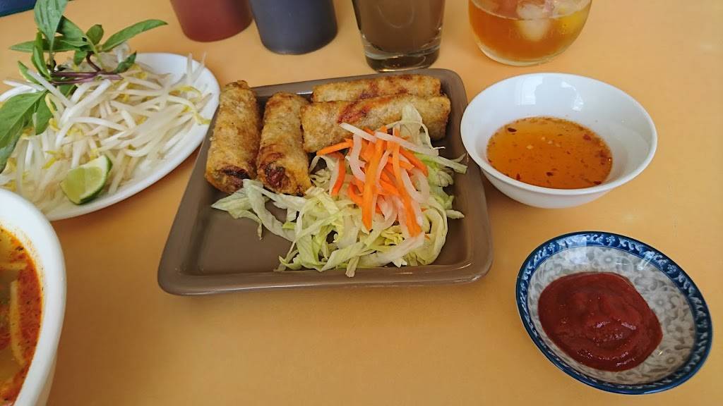 Hoai Huong Restaurant | restaurant | 716 The Queensway, Etobicoke, ON M8Y 1L3, Canada | 4165038118 OR +1 416-503-8118