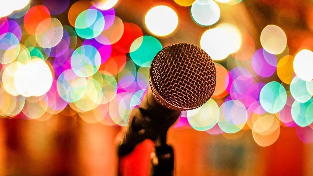 Tin Roof | restaurant | 1516 Demonbreun St, Nashville, TN 37203, USA | 6153137103 OR +1 615-313-7103