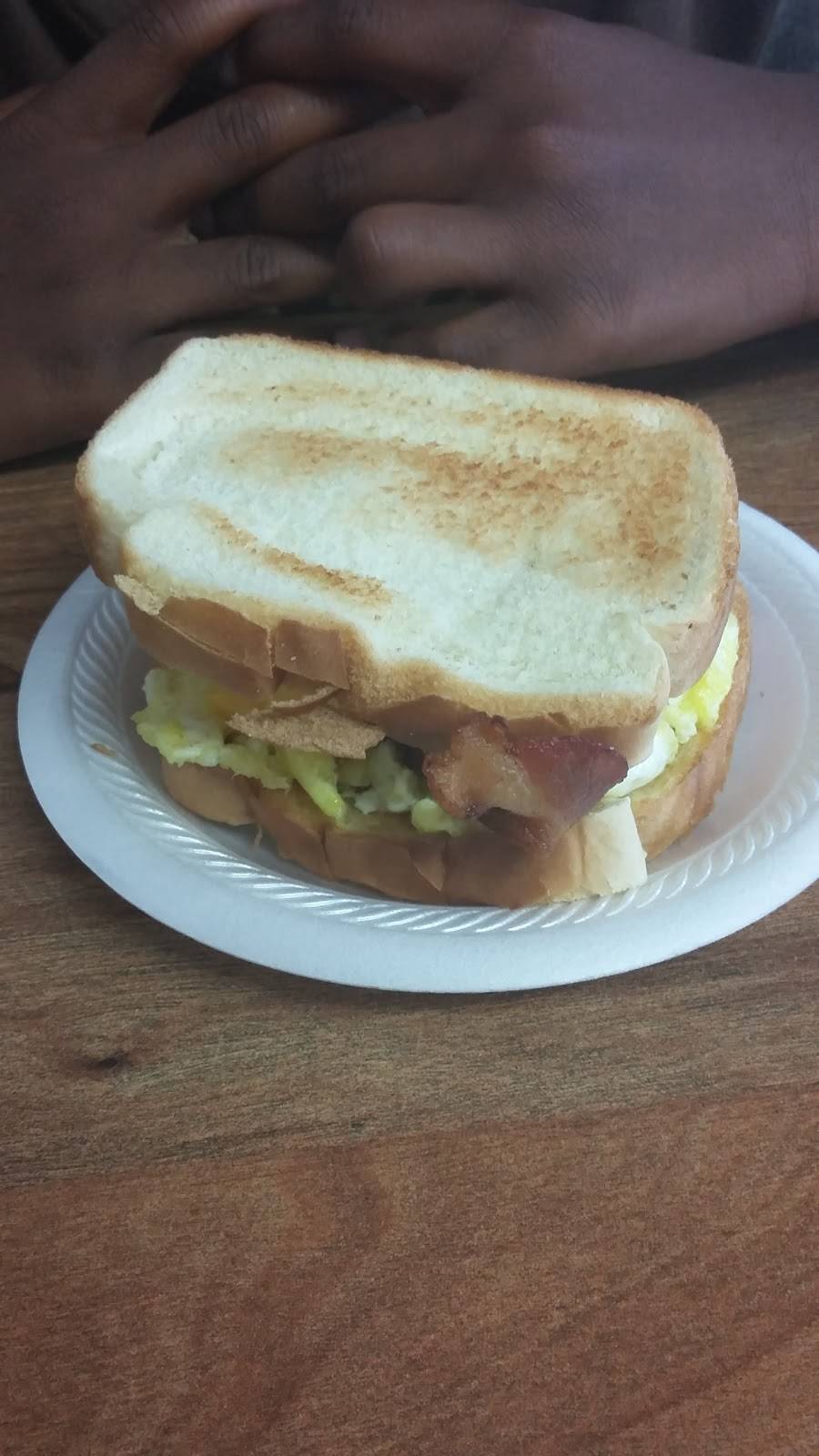 H & H Drive In Restaurant | restaurant | 201 W Dr M L King Jr Dr, Maxton, NC 28364, USA | 9108443991 OR +1 910-844-3991