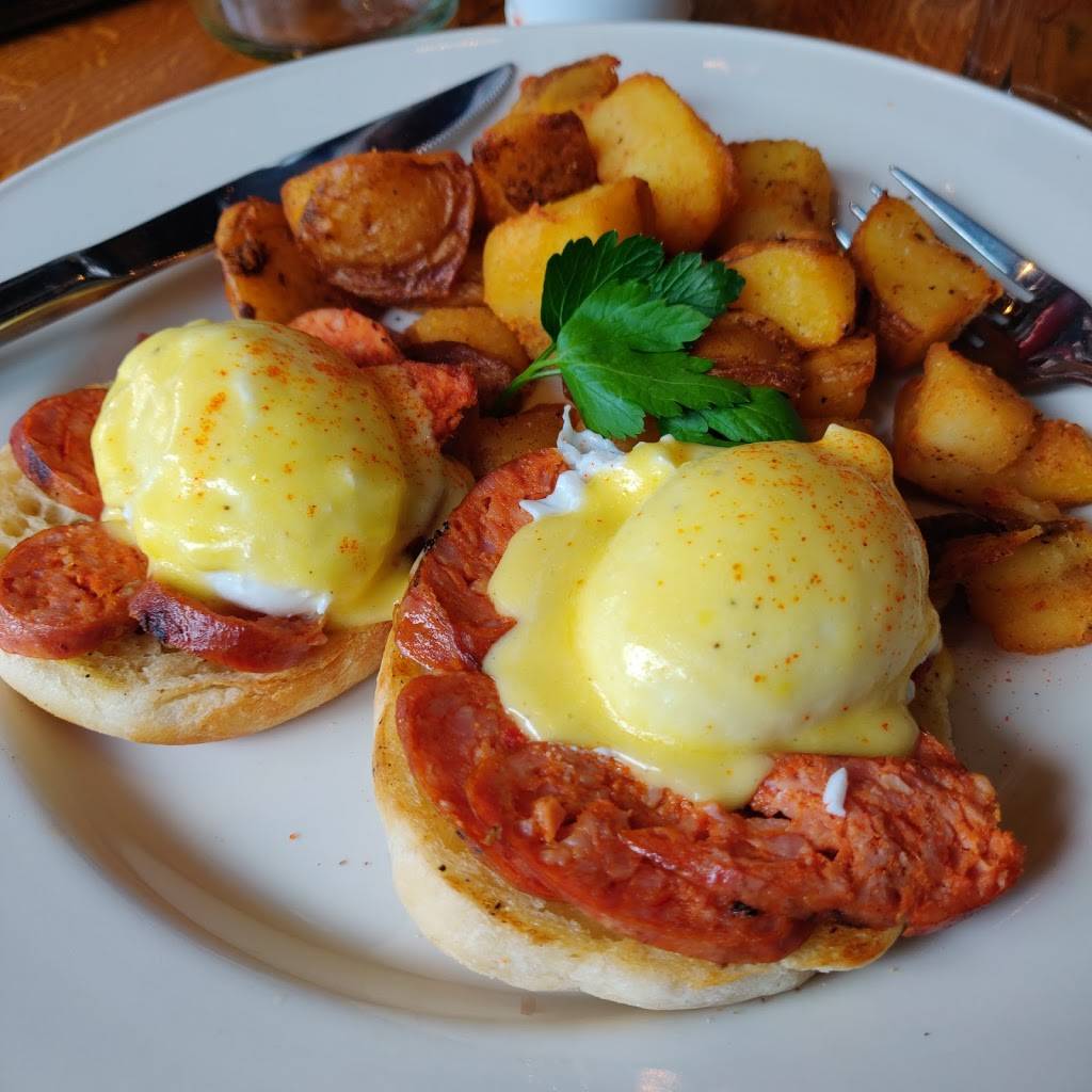 Fort York Tavern | restaurant | 92 Fort York Blvd, Toronto, ON M5V 4A7, Canada | 4166232323 OR +1 416-623-2323