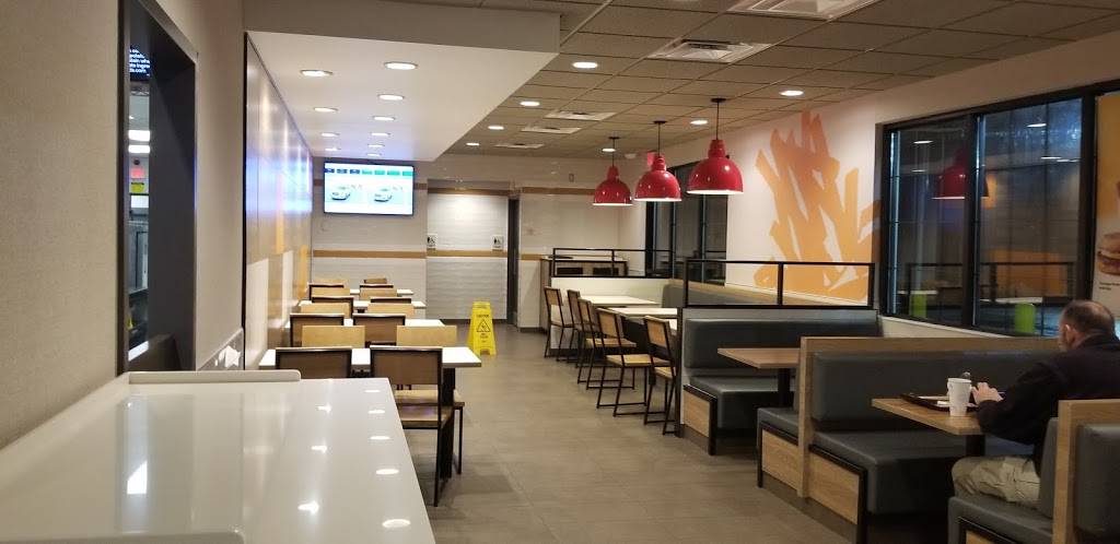 McDonalds | cafe | 108 W Main St, Clinton, CT 06413, USA | 8606691005 OR +1 860-669-1005