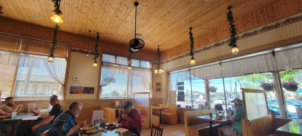 Pine Country Restaurant | cafe | 107 N Grand Canyon Blvd, Williams, AZ 86046, USA | 9286359718 OR +1 928-635-9718
