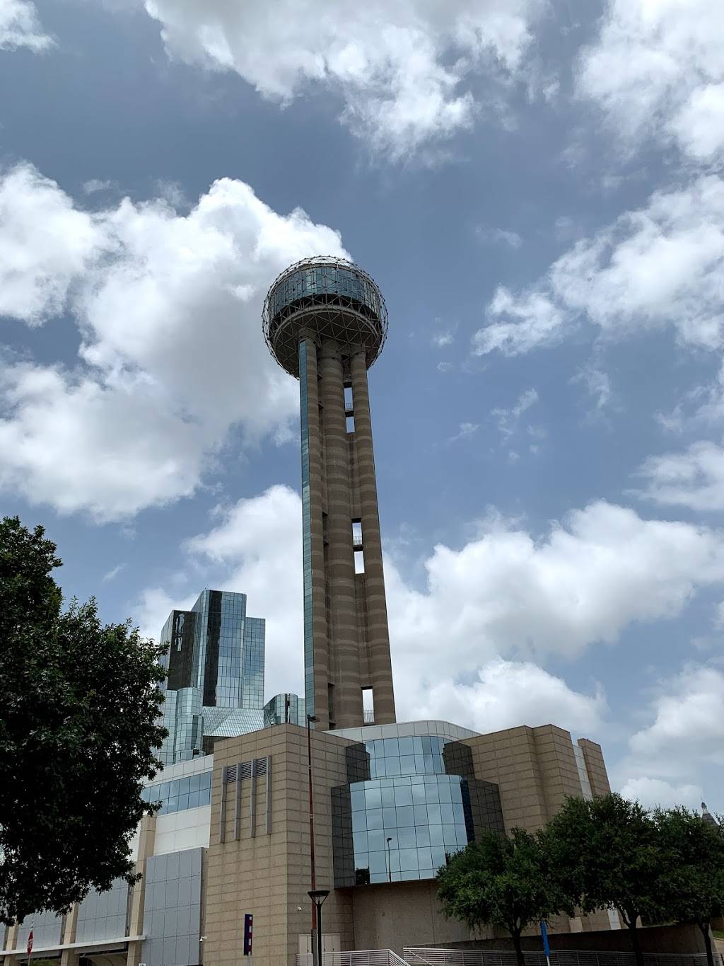 Reunion Tower | restaurant | 300 Reunion Blvd E, Dallas, TX 75207, USA | 2147127040 OR +1 214-712-7040