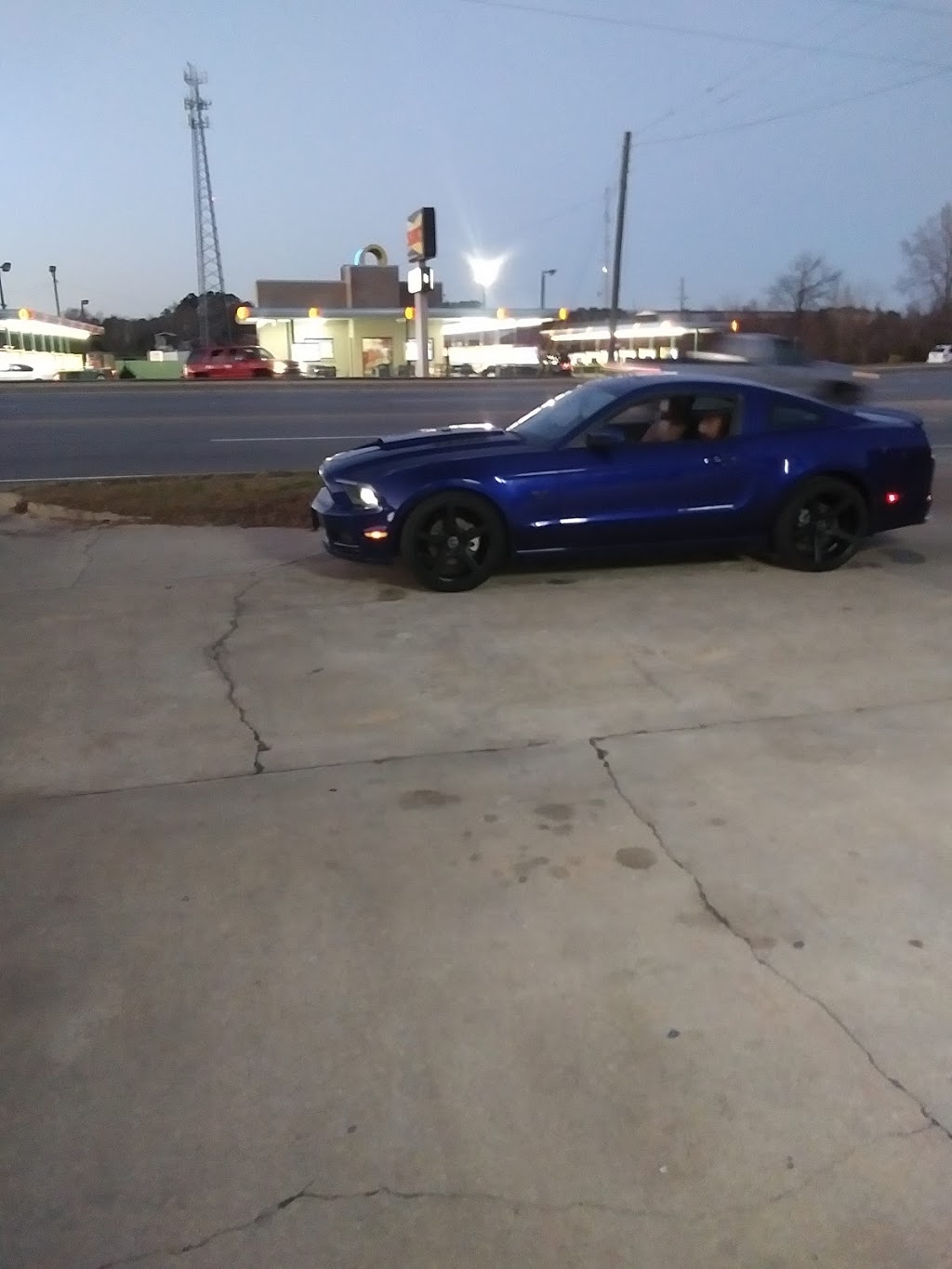 Kents Drive In | restaurant | 329 E Hill St, Thomson, GA 30824, USA | 7065952663 OR +1 706-595-2663