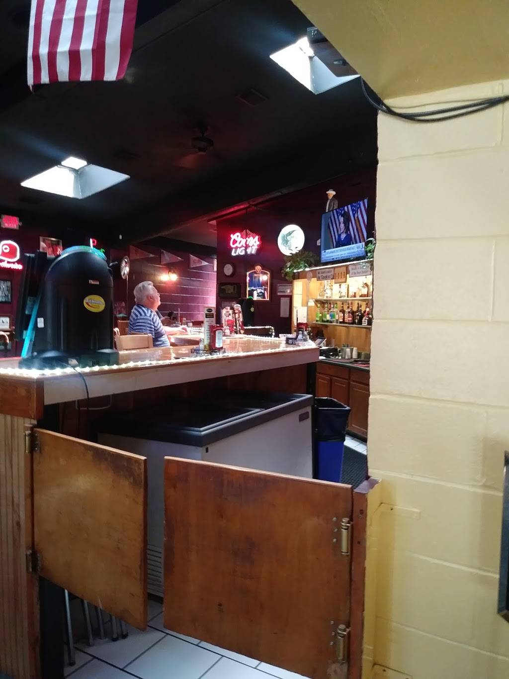 Stringtown Bar & Grill | restaurant | 255 Main St, Florence, KY 41042, USA | 8593718222 OR +1 859-371-8222