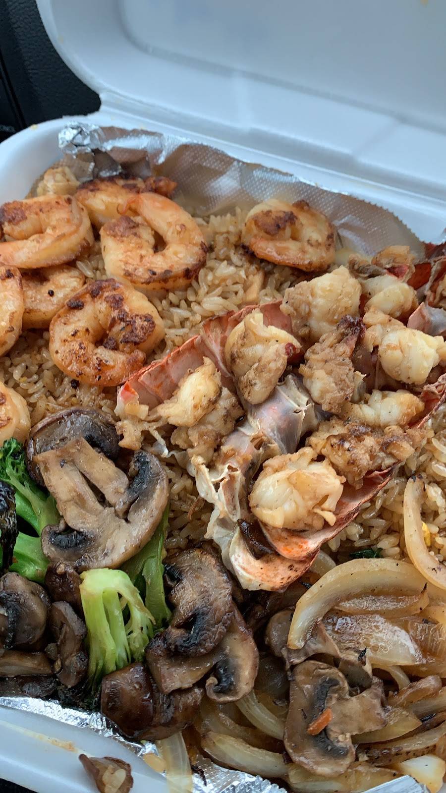 Yoshi Hibachi Grille East | restaurant | 19304 Kelly Rd, Harper Woods, MI 48225, USA | 3139248973 OR +1 313-924-8973