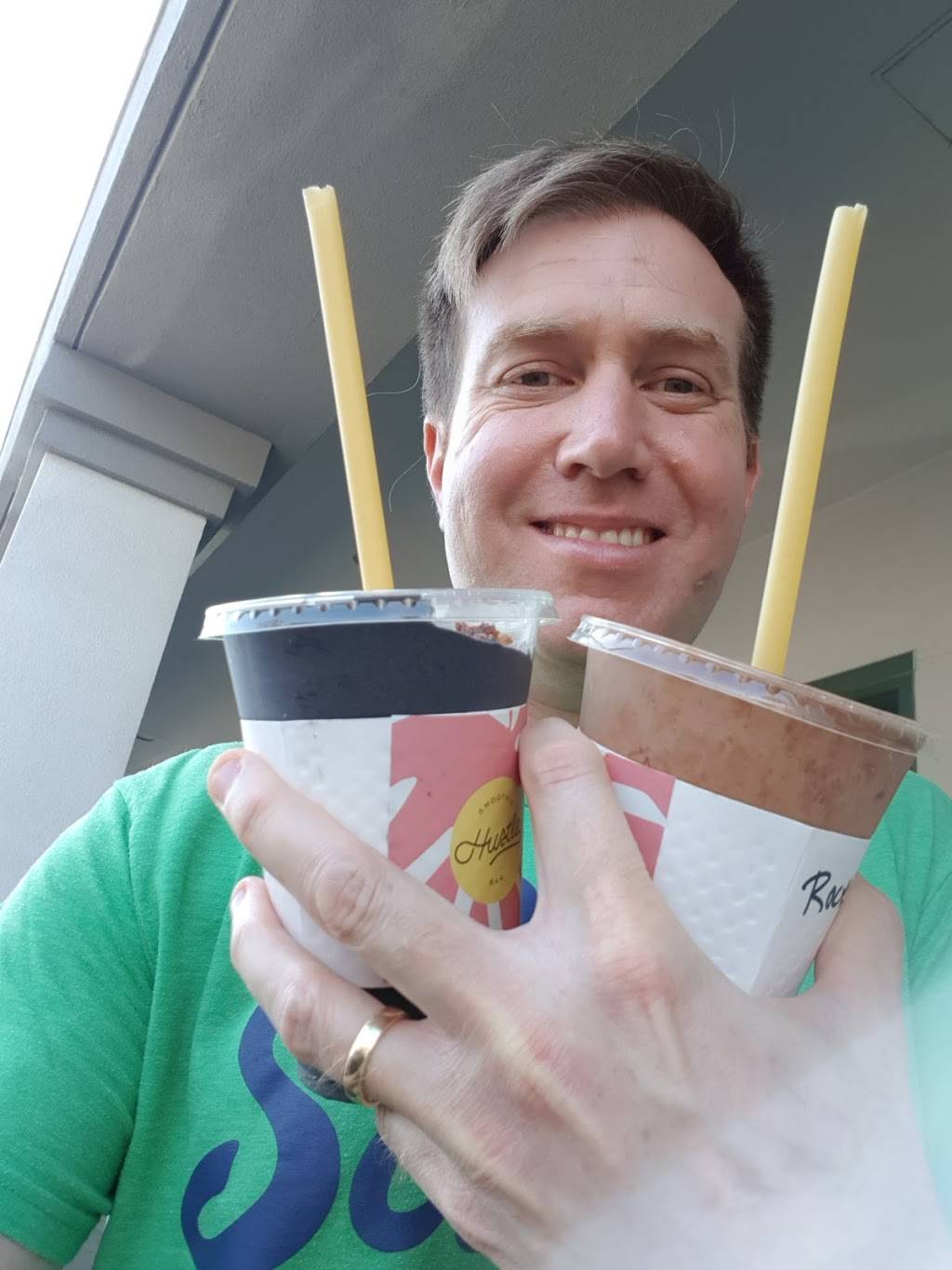 Hustle Smoothie Bar & Market | restaurant | were right next to sunglass hut!!!, 1240 Belk Dr Suite 100, Mt Pleasant, SC 29464, USA | 8438005122 OR +1 843-800-5122