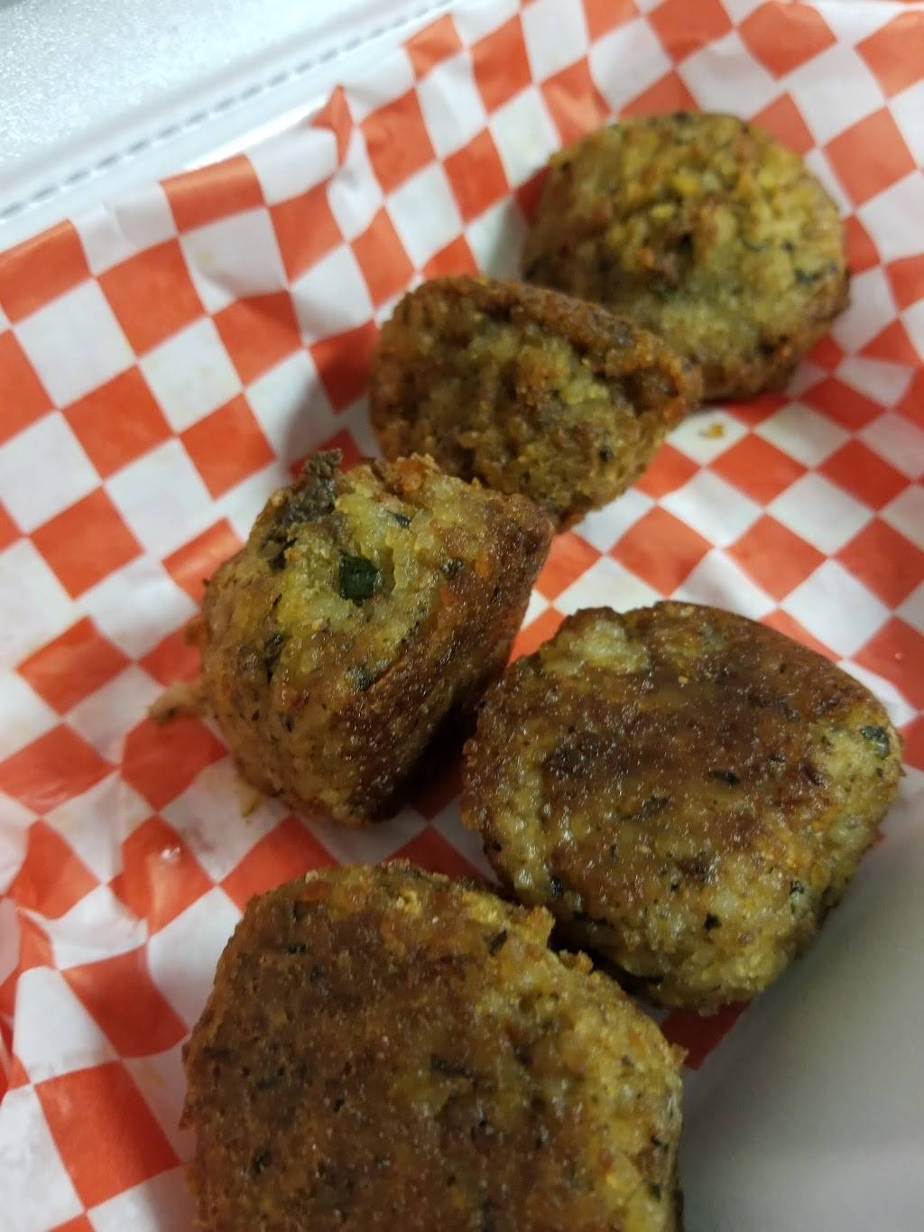 Verna Maes Poboys, Seafood and More | restaurant | 16010 West Rd, Houston, TX 77095, USA | 8326744976 OR +1 832-674-4976