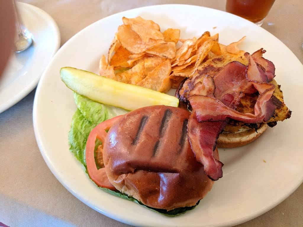 The Common Man | restaurant | 304 Daniel Webster Hwy, Merrimack, NH 03054, USA | 6034293463 OR +1 603-429-3463