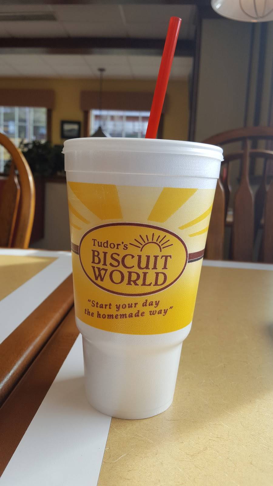 Tudors Biscuit World | restaurant | 3301 E Cumberland Rd, Bluefield, WV 24701, USA | 3043232333 OR +1 304-323-2333