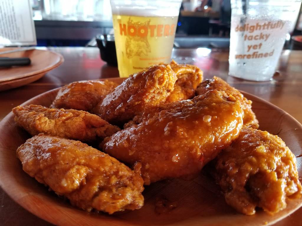 Hooters | meal takeaway | 17 S Atlantic Blvd Unit 304, Fort Lauderdale, FL 33316, USA | 9547670014 OR +1 954-767-0014