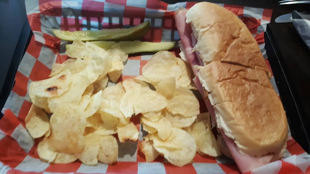 Red Horse Tavern LLC | restaurant | 118 W Washington St, Middleburg, VA 20117, USA | 5406876443 OR +1 540-687-6443