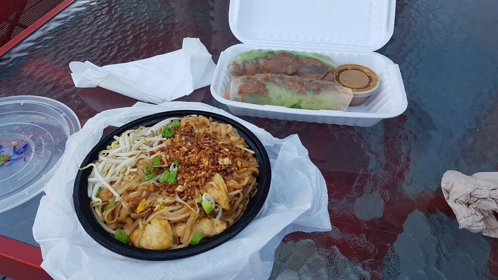 Chili Thai Takeout | restaurant | 3018 St Joseph Blvd, Orléans, ON K1E 1E2, Canada | 6134247700 OR +1 613-424-7700