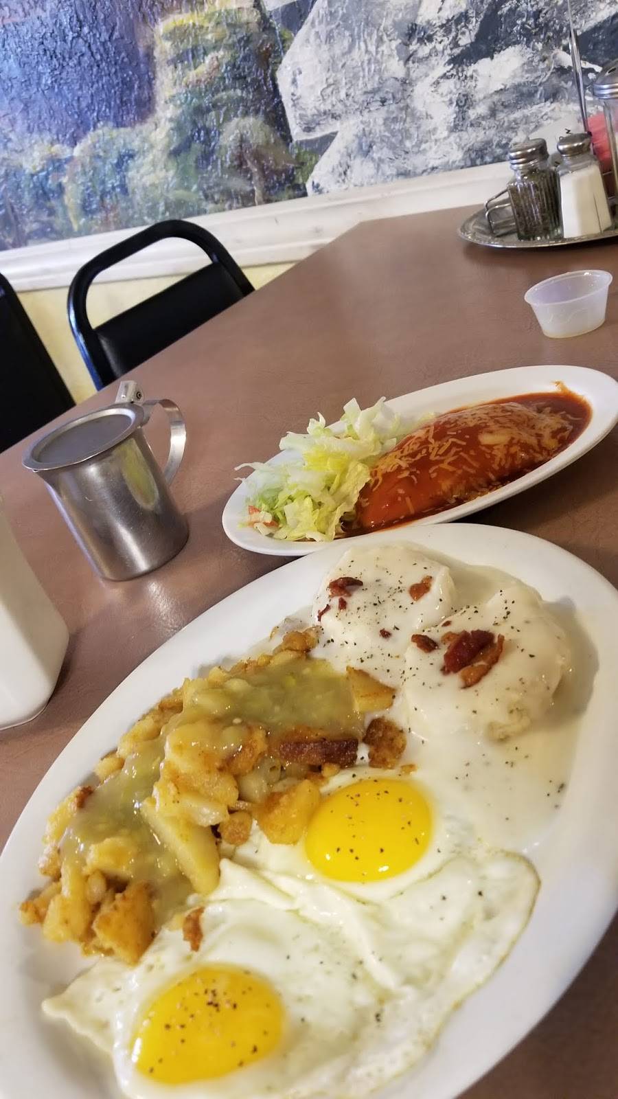 La Familiar New Mexican Food Restaurant | restaurant | 1611 4th St NW, Albuquerque, NM 87102, USA | 5052429661 OR +1 505-242-9661