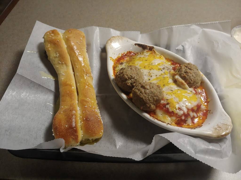 Monicals Pizza of Gilman | restaurant | 625 US-24, Gilman, IL 60938, USA | 8152657272 OR +1 815-265-7272