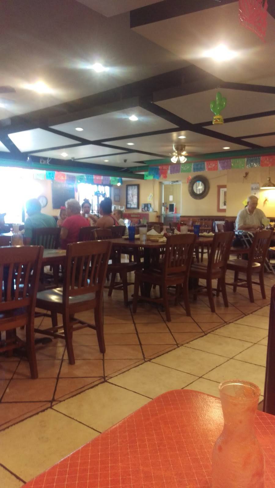 Tequilas Mexican Restaurant | restaurant | 721 W Washington St, Benton, IL 62812, USA | 6184353112 OR +1 618-435-3112