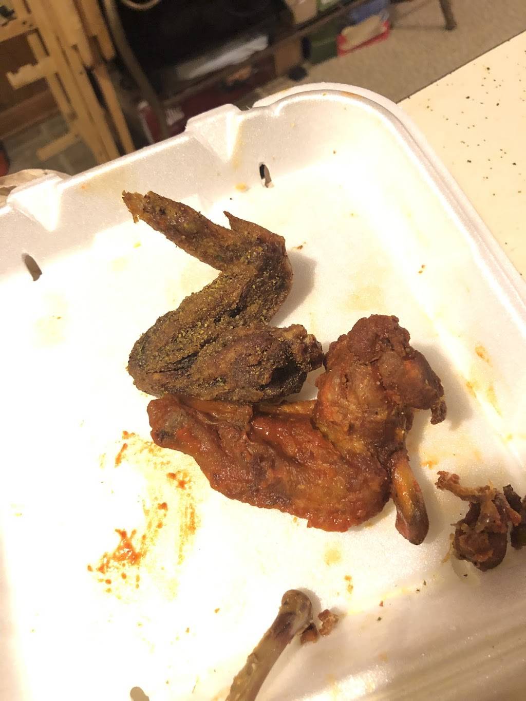 Crumpys wings | restaurant | 4613-4627 S 3rd St, Memphis, TN 38109, USA | 9016306211 OR +1 901-630-6211