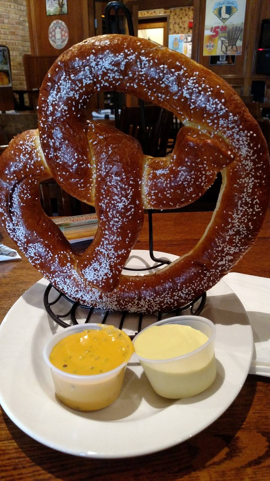 The Walnut Speak Easy | restaurant | 214 Walnut Ave, Elgin, IL 60123, USA | 8476952420 OR +1 847-695-2420