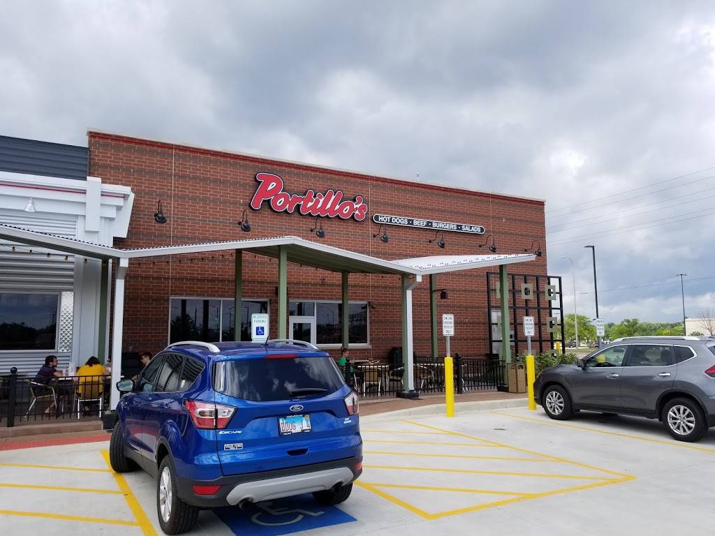 Portillos Hot Dogs | meal takeaway | 4412 N Rockwood Dr, Peoria, IL 61615, USA | 3092823400 OR +1 309-282-3400