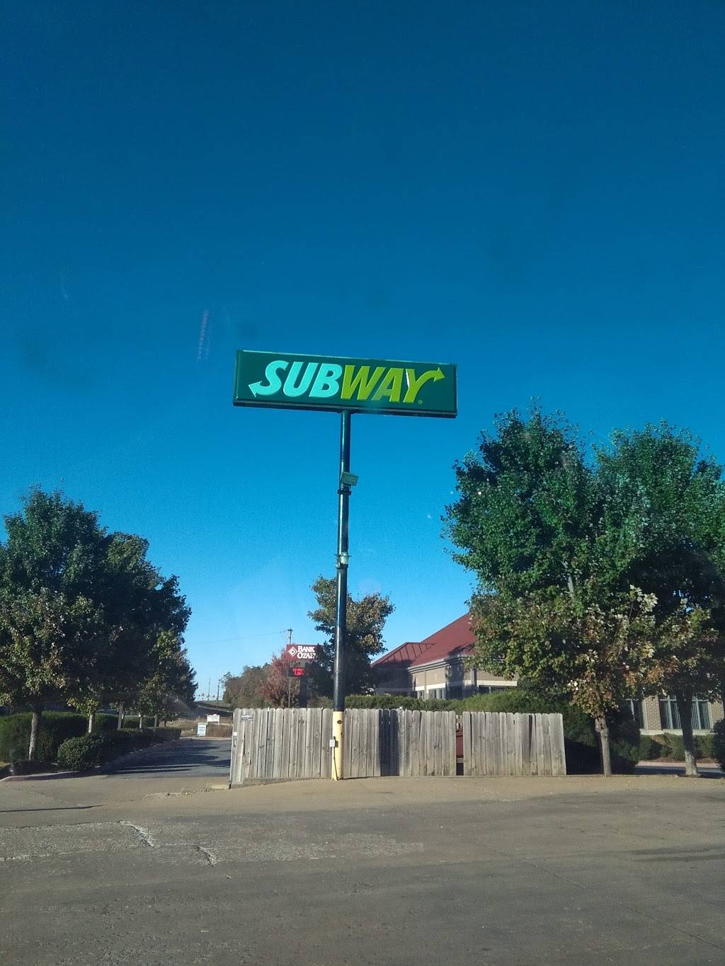 Subway | restaurant | 2000 N Crossover Rd, Fayetteville, AR 72703, USA | 4794420003 OR +1 479-442-0003