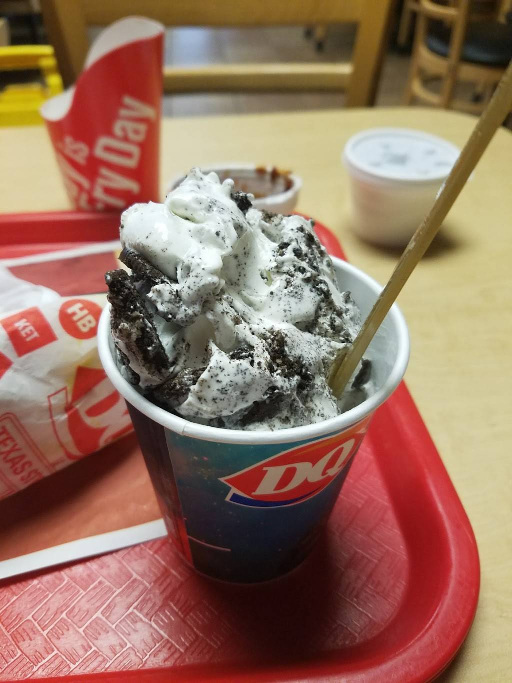Dairy Queen | restaurant | 208 Main St, Calvert, TX 77837, USA | 9793642121 OR +1 979-364-2121