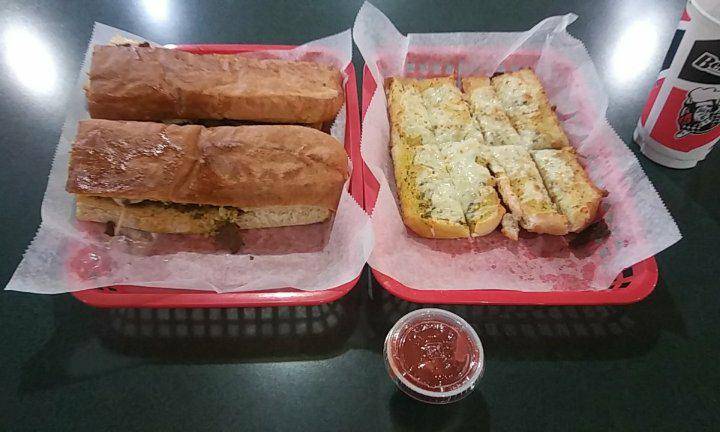 Bellacinos Pizza & Grinders | restaurant | 11536 E 10 Mile Rd, Warren, MI 48089, USA | 5867556300 OR +1 586-755-6300