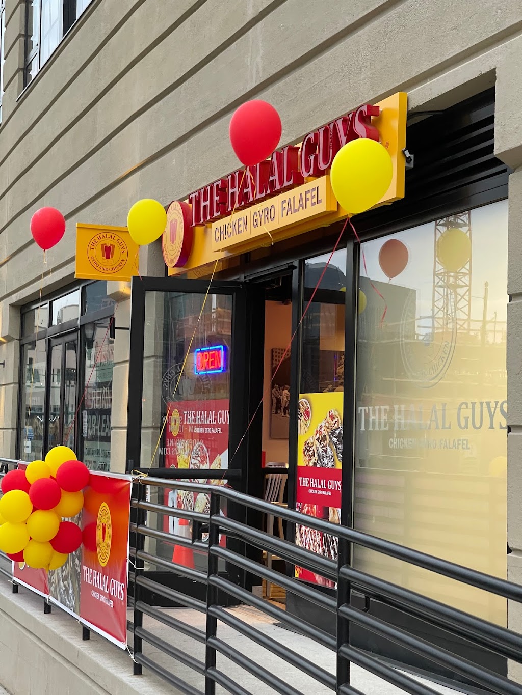 The Halal Guys | restaurant | 110 Edison Pl, Newark, NJ 07102, USA | 6093097070 OR +1 609-309-7070