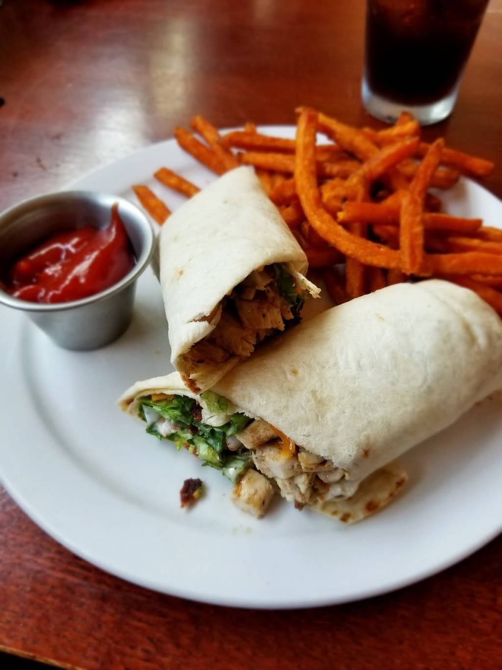 Fletchers Kitchen & Tap | restaurant | 6101 W Main St, Belleville, IL 62223, USA | 6182393317 OR +1 618-239-3317