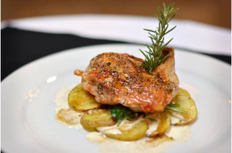 Hillcrest Landing | restaurant | 229 Clark Ave, Yuba City, CA 95991, USA | 5306742611 OR +1 530-674-2611