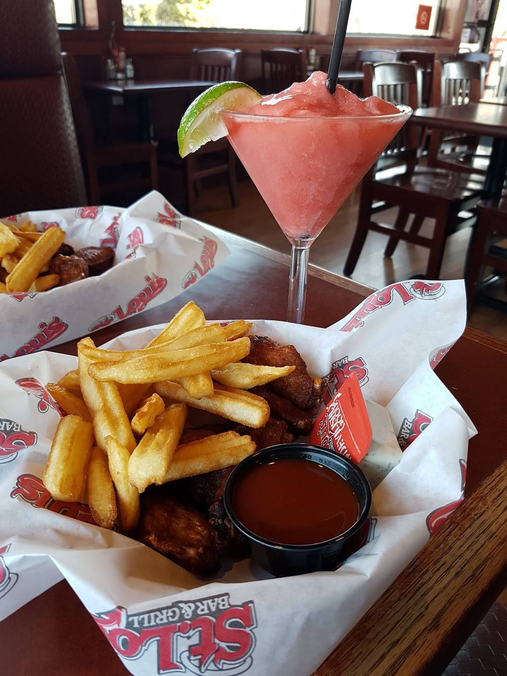 St. Louis Bar & Grill | restaurant | 4548 Dufferin St Unit A, North York, ON M3H 5R9, Canada | 4166632000 OR +1 416-663-2000