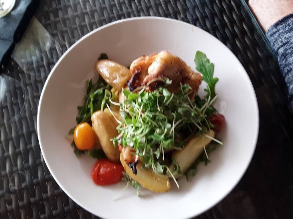 Lakeside Bar + Grill | night club | 700 Bloom St, Kissimmee, FL 34747, USA | 4075666000 OR +1 407-566-6000