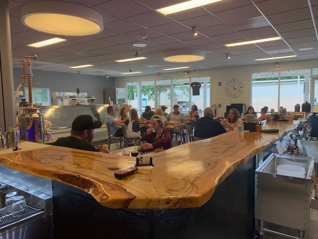 Laynes Deli and Taps | restaurant | 250 N Washington Hwy, Ashland, VA 23005, USA | 8048406201 OR +1 804-840-6201