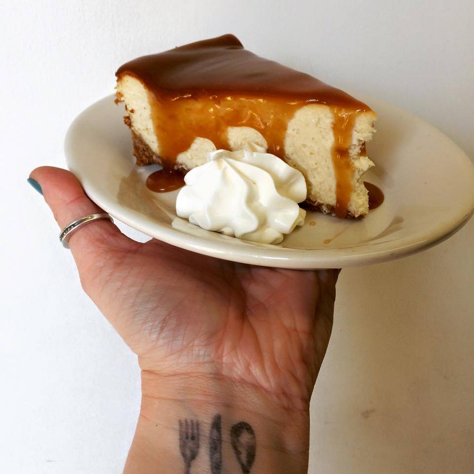 Dundee Tavern | restaurant | 2224 Dundee Rd, Louisville, KY 40205, USA | 5024586637 OR +1 502-458-6637