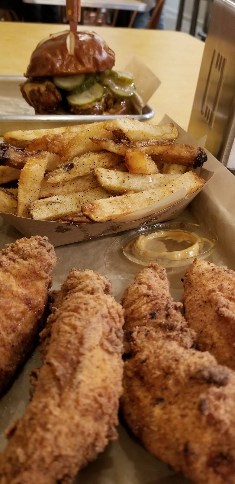 Boss Chick N Beer | restaurant | 120 Front St, Berea, OH 44017, USA | 4405327660 OR +1 440-532-7660