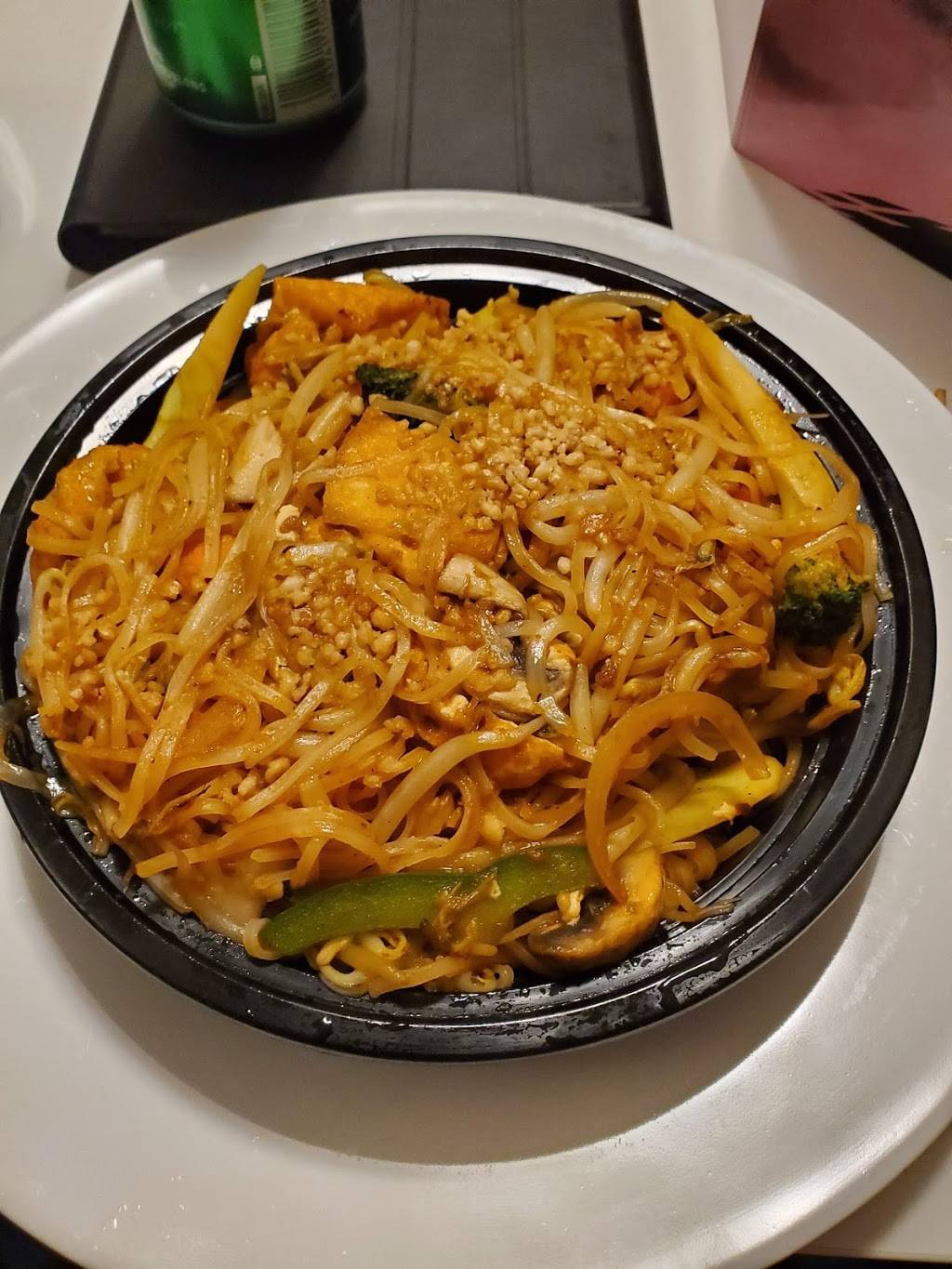 Soupe & Roll | restaurant | 5865 Rue Hochelaga, Montréal, QC H1N 1X2, Canada | 5142510808 OR +1 514-251-0808