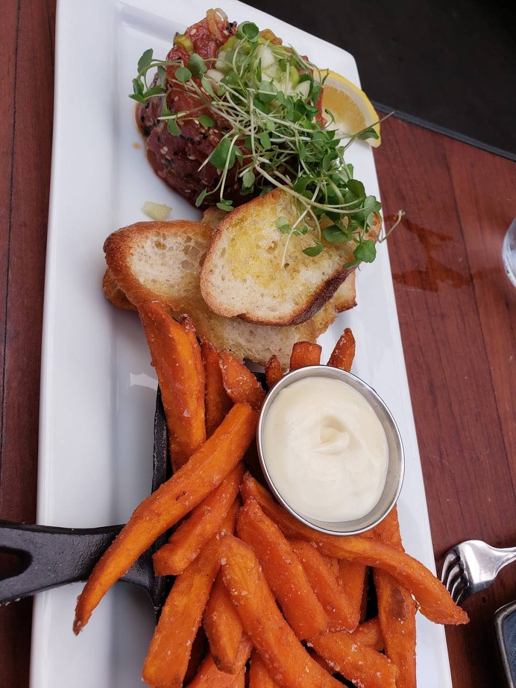 Grinder Viandes & Vins | restaurant | 1708 Rue Notre-Dame Ouest, Montréal, QC H3J 1M3, Canada | 5144391130 OR +1 514-439-1130