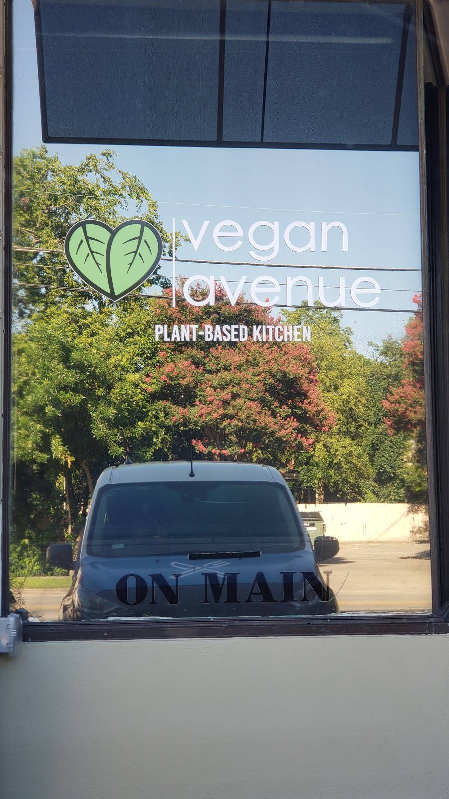 Vegan Avenue On Main | restaurant | 2512 N Main Ave, San Antonio, TX 78212, USA | 2103329284 OR +1 210-332-9284
