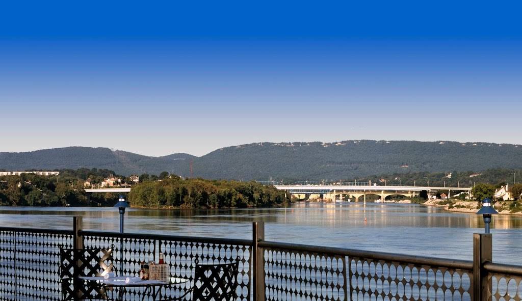 Boathouse Rotisserie & Raw Bar | restaurant | 1459 Riverside Dr #4312, Chattanooga, TN 37406, USA | 4236220122 OR +1 423-622-0122