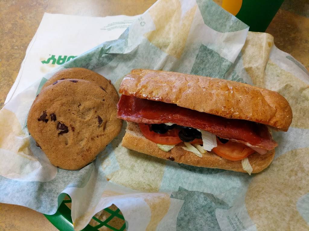 Subway | restaurant | 2444 W Loop 340, Waco, TX 76711, USA | 2546623220 OR +1 254-662-3220