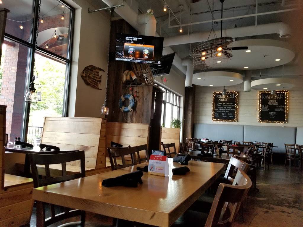 Hook Line & Schooner | restaurant | 4600 W Village Way #3009, Smyrna, GA 30080, USA | 7703333338 OR +1 770-333-3338