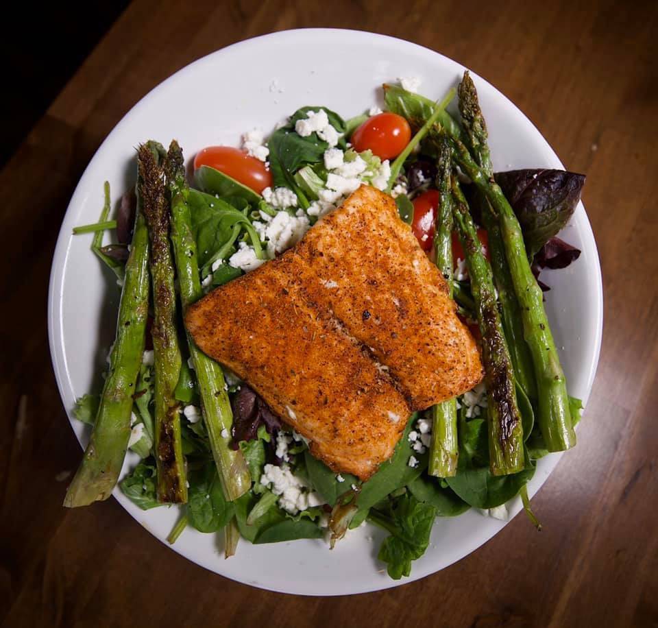 Hennesseys Pub + Kitchen | restaurant | 42012 Hayes Rd, Clinton Twp, MI 48038, USA | 5862860008 OR +1 586-286-0008