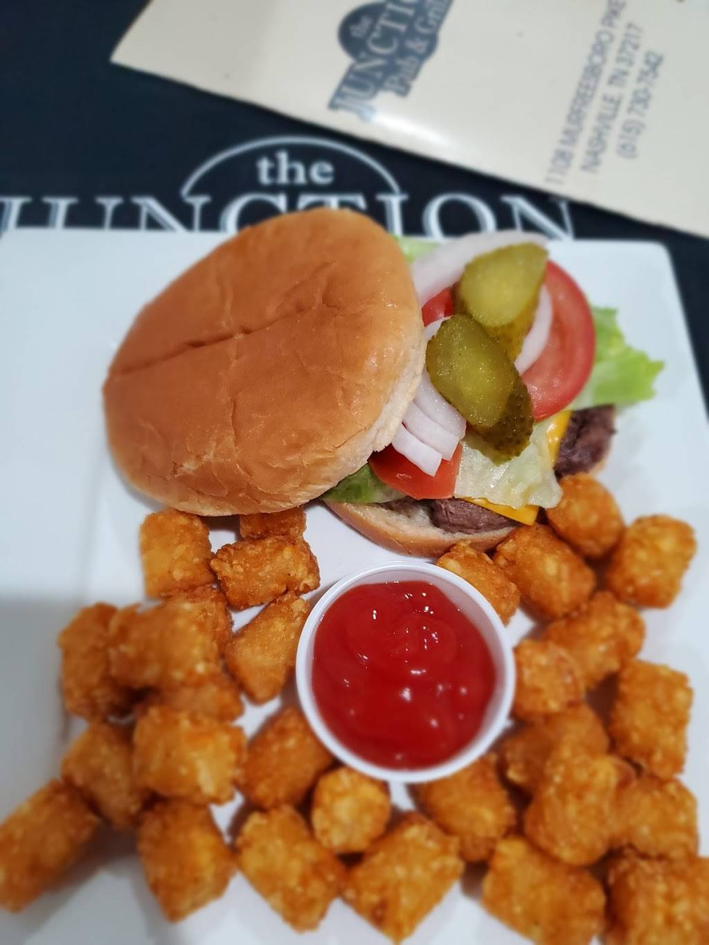 The Junction Pub & Grill | restaurant | 1108 Murfreesboro Pike, Nashville, TN 37217, USA | 6157307542 OR +1 615-730-7542