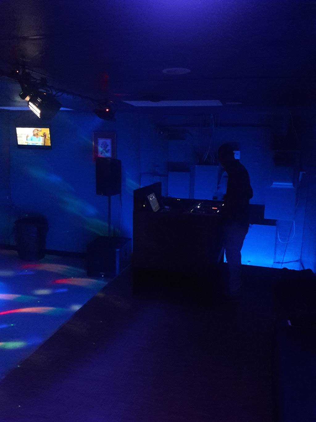 Sunnight lounge | night club | 1045 Maryville Pike, Knoxville, TN 37920, USA | 8652689311 OR +1 865-268-9311