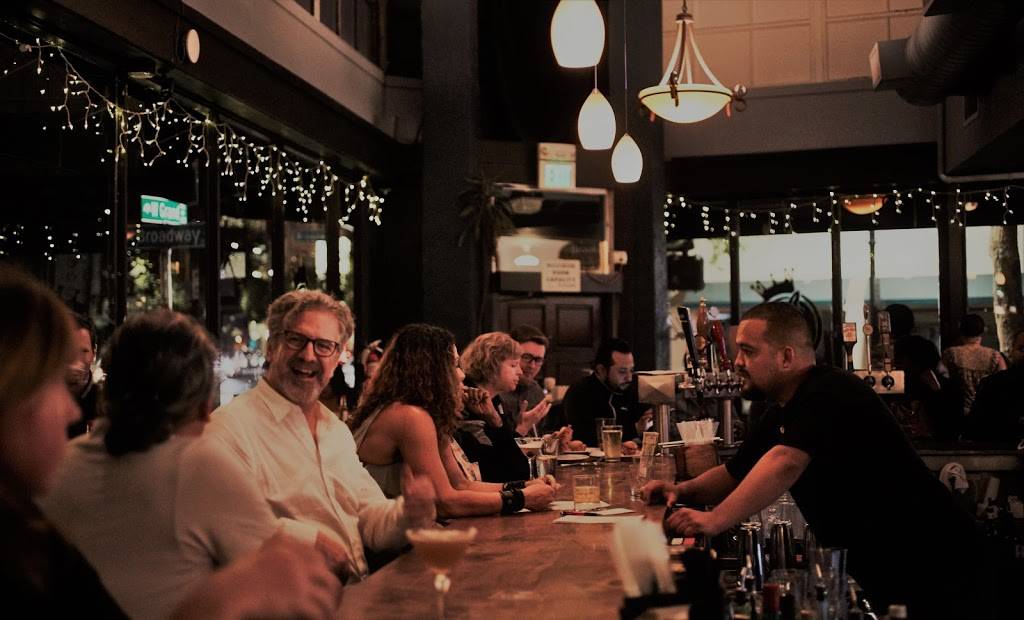 Lukas Taproom & Lounge | night club | 2221 Broadway, Oakland, CA 94612, USA | 5104514677 OR +1 510-451-4677