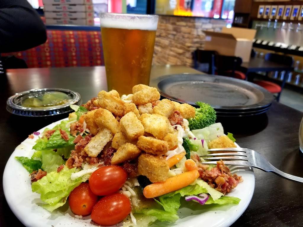 Round Table Pizza | meal delivery | 5702 N First St, Fresno, CA 93710, USA | 5594360100 OR +1 559-436-0100