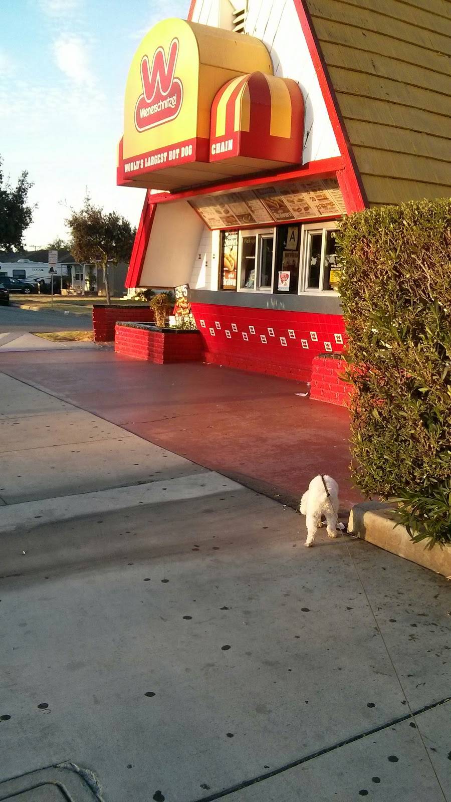 Wienerschnitzel | restaurant | 5721 Bellflower Blvd, Lakewood, CA 90712, USA | 5628669319 OR +1 562-866-9319