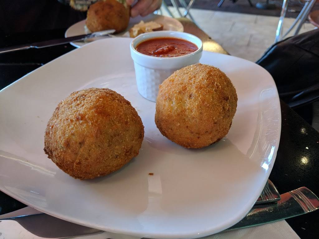 Cucina Di Rosa | restaurant | 1620 N Bell School Rd, Rockford, IL 61107, USA | 8153955040 OR +1 815-395-5040